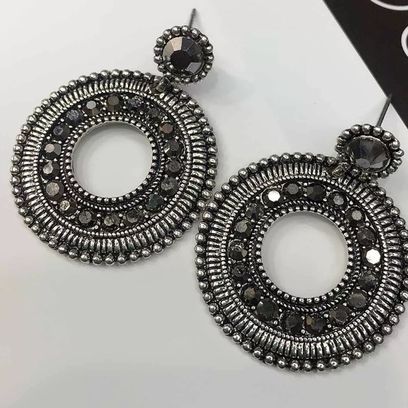 Jewelry - 🔥Gorgeous black hoops
